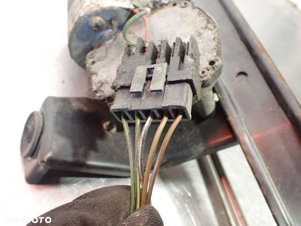 MECHANIZM WYCIERACZEK PRZÓD AUDI 80 B2 - 8