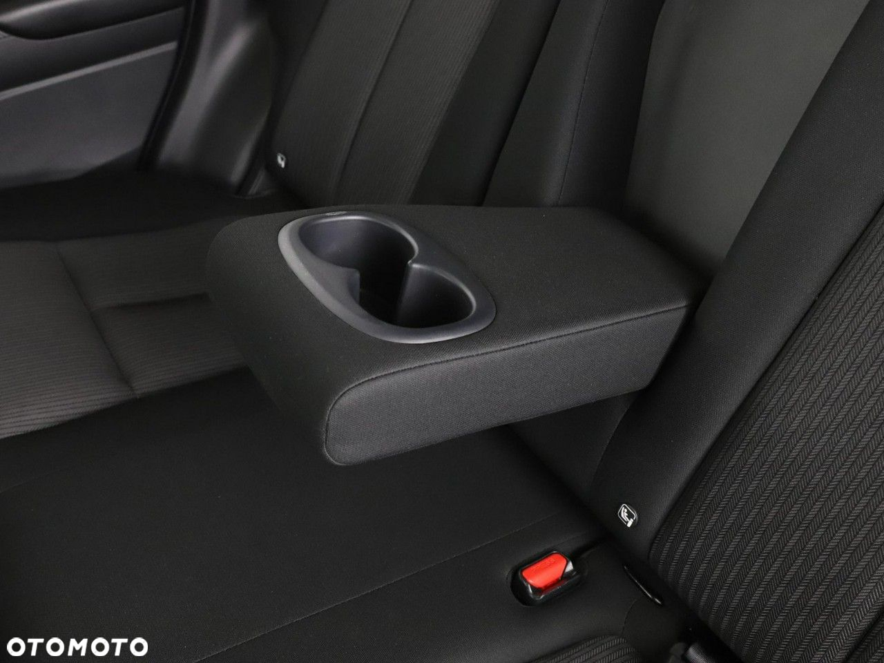 Mitsubishi Eclipse Cross Plug-In Hybrid 4WD Basis - 34