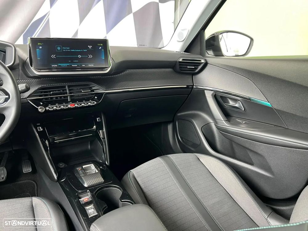 Peugeot e-2008 50 kWh Allure Pack — fotografia 15