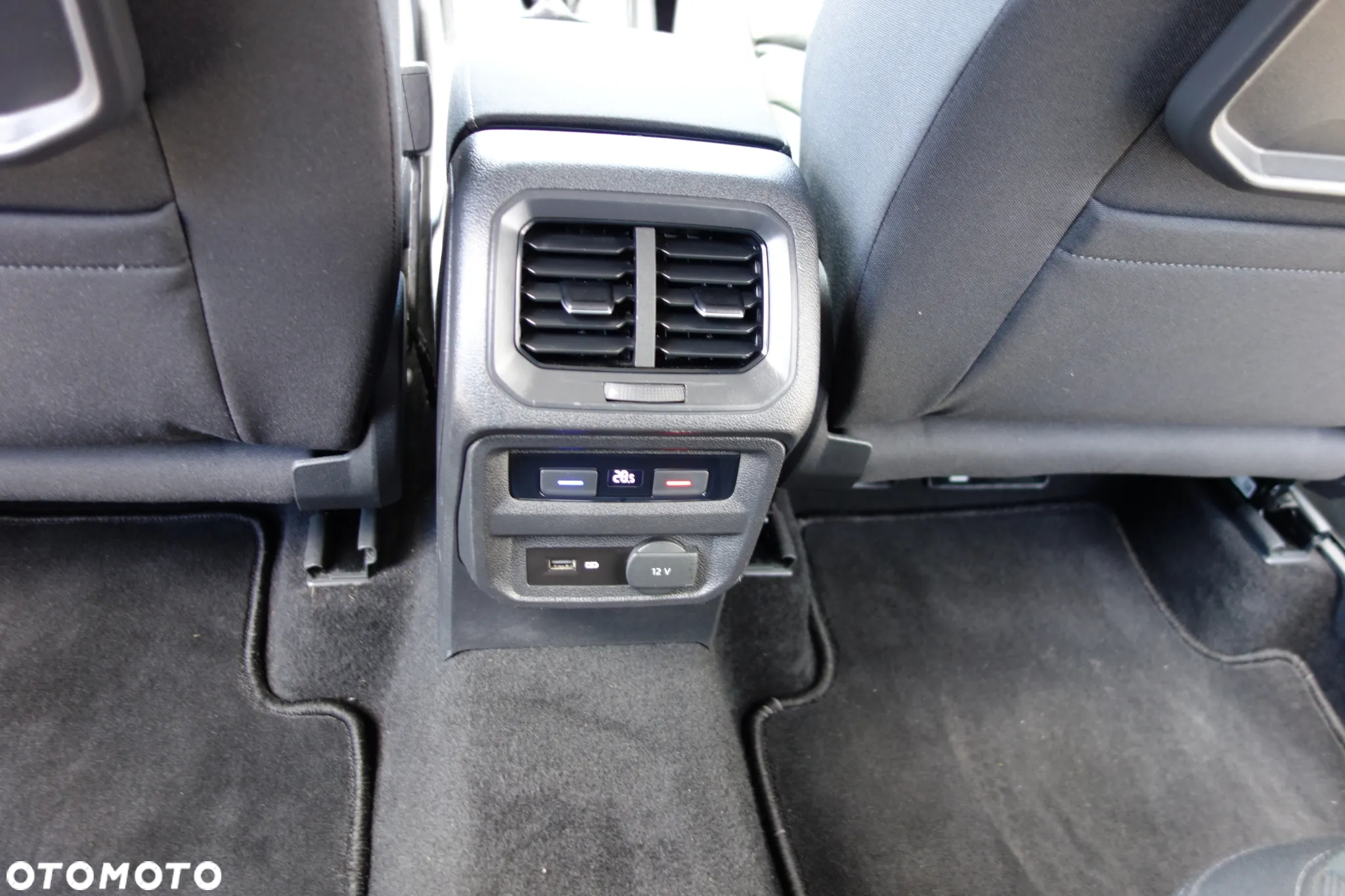 Volkswagen Tiguan - 10