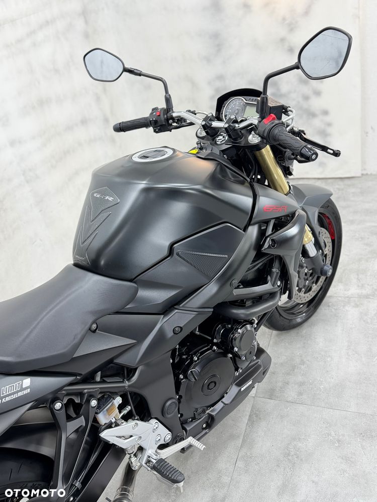 Suzuki GSR - 12