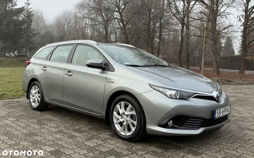 Toyota Auris Hybrid 135 Premium - 1