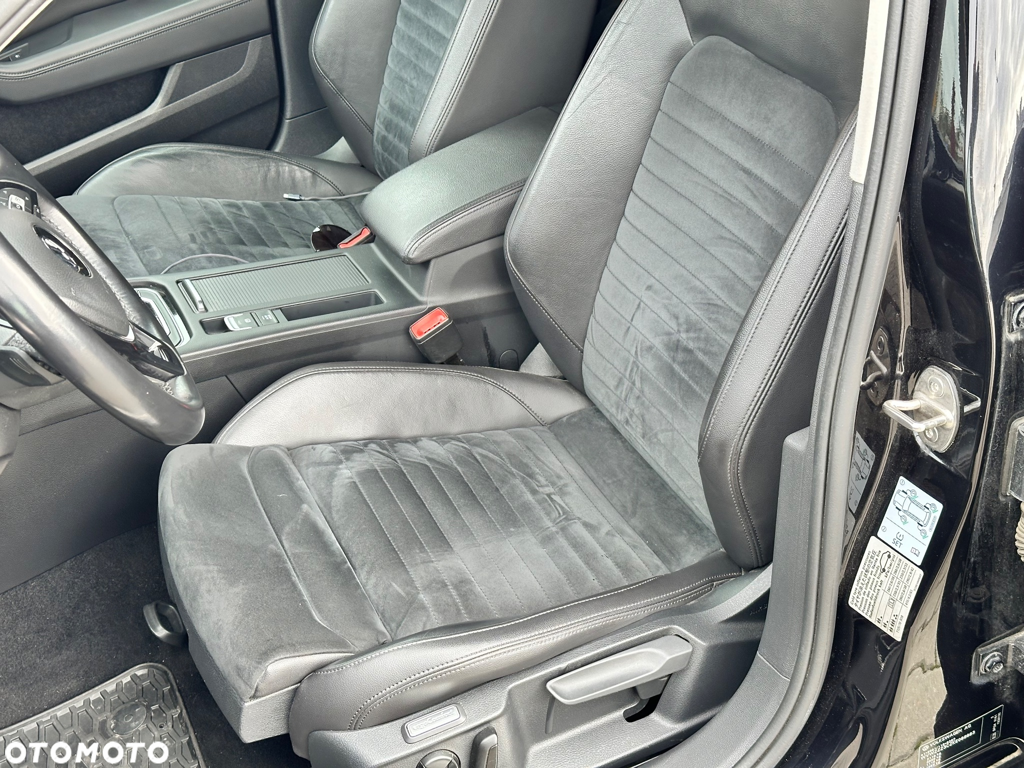 Volkswagen Passat 2.0 TDI SCR Highline DSG - 4