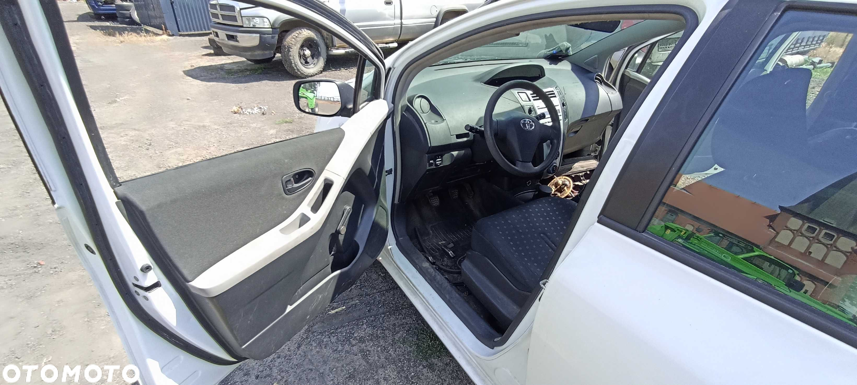 klapa bagażnika szyba  tył  toyota yaris  1.4 d4d  lak 068 - 7
