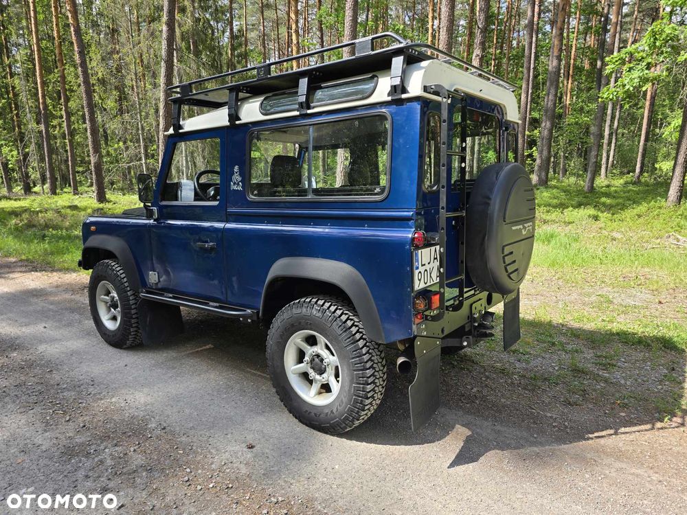Land Rover Defender - 2