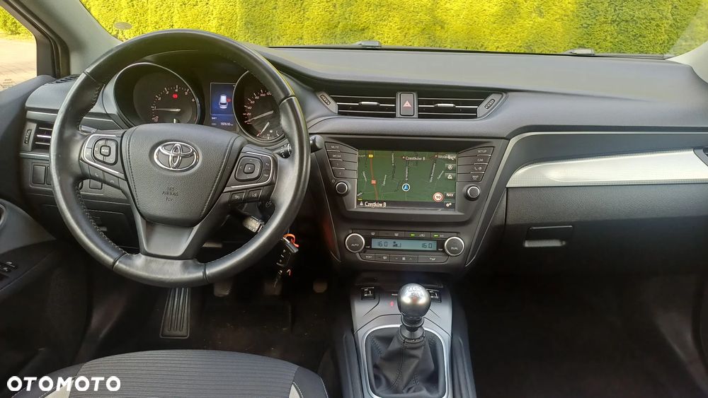 Toyota Avensis 1.8 Premium - 14