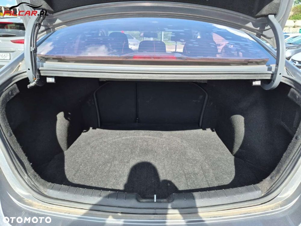 Hyundai Elantra - 21