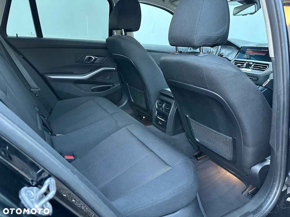 BMW Seria 3 318d - 18