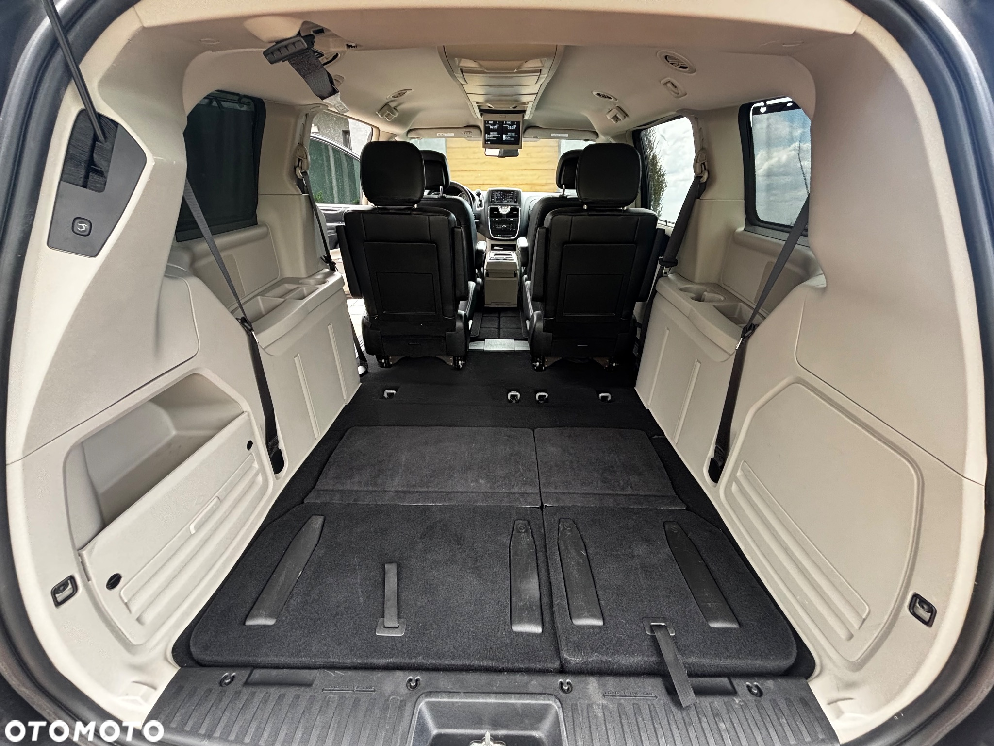 Chrysler Town & Country 3.6 Limited - 25