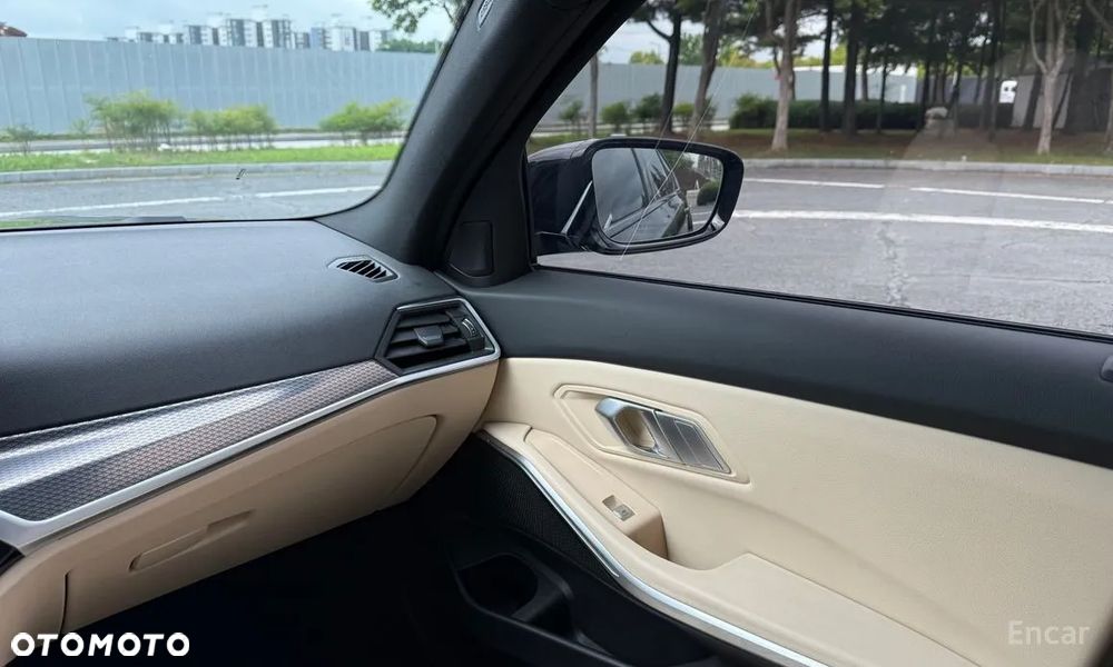 BMW Seria 3 320i M Sport Edition sport - 17