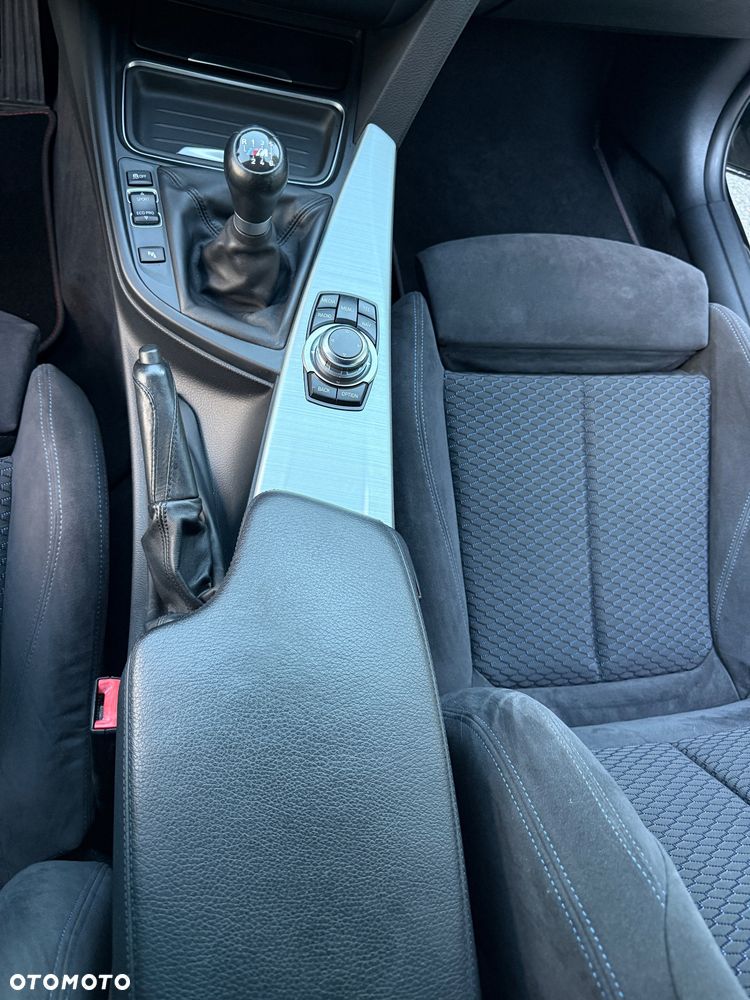 BMW Seria 3 318d DPF Edition Sport - 29