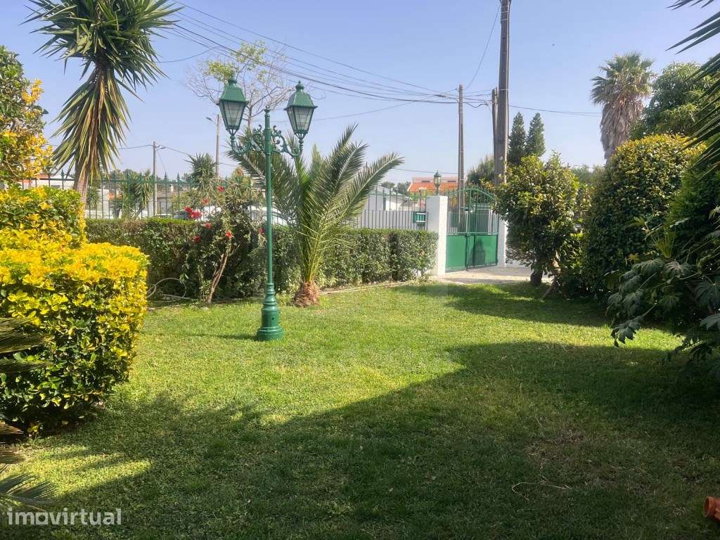 Moradia com 7 Assoalhadas , garagem e com terreno de 1.000 m2 zona ... - Grande imagem: 4/48