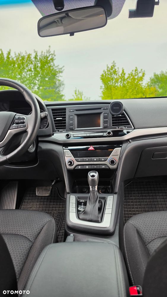 Hyundai Elantra 1.6 Style - 19