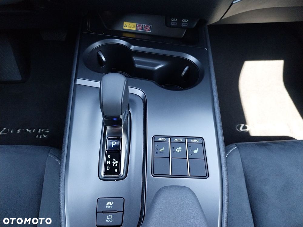 Lexus UX 300h Business - 21