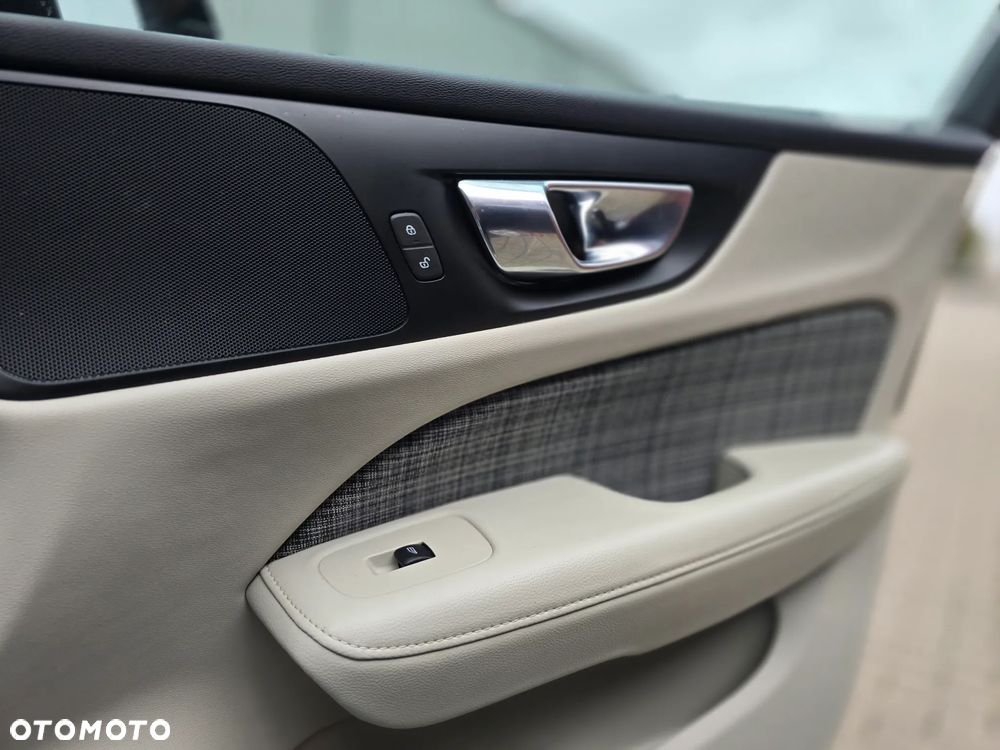 Volvo V60 D4 Geartronic Momentum Pro - 24