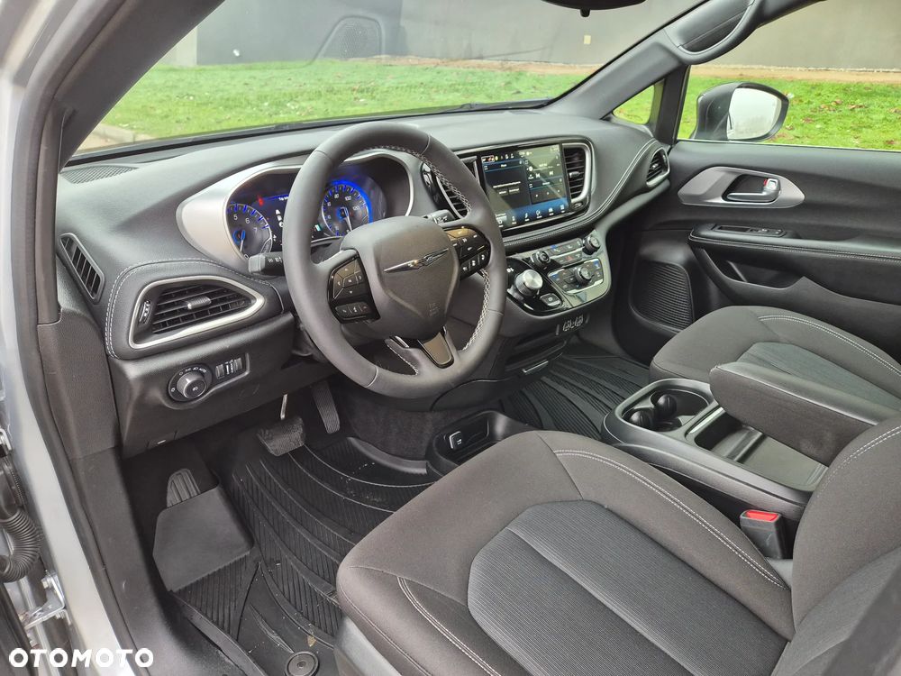 Chrysler Pacifica - 13