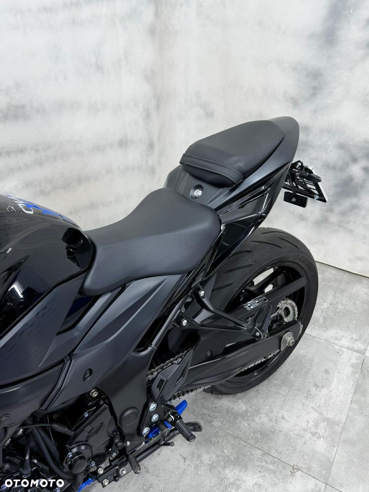 Suzuki GSX - 22
