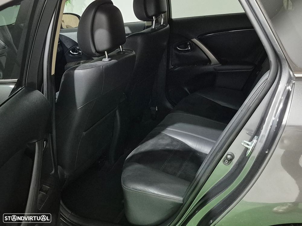 Toyota Avensis SW 2.0 D-4D Exclusive +GPS - 34