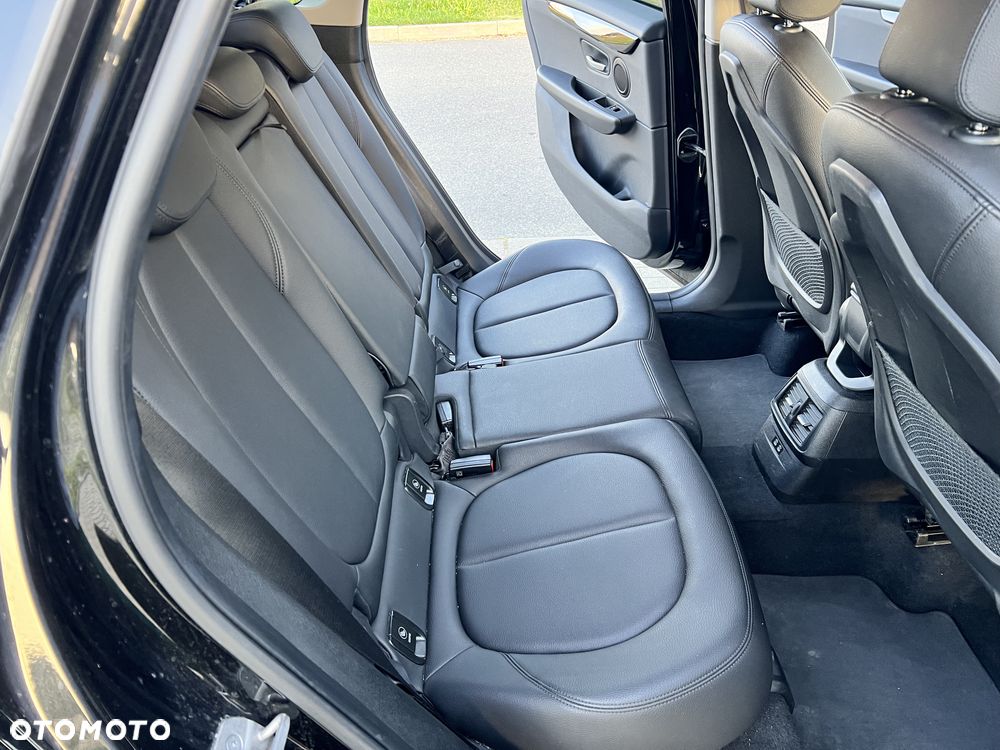 BMW Seria 2 218d - 21