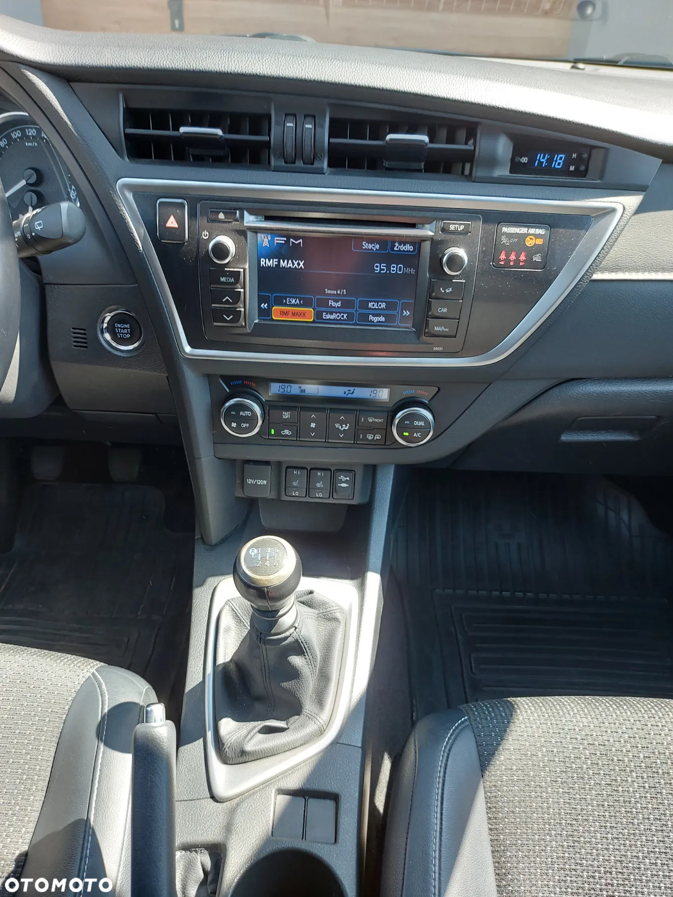 Toyota Auris 1.6 Prestige - 10