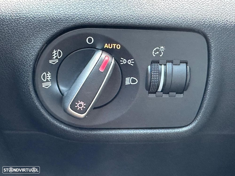 Audi A1 Sportback 1.6 TDi S-line S tronic - 18