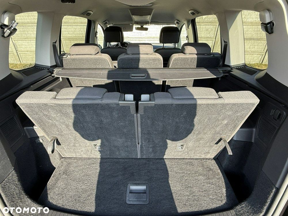 Volkswagen Touran 1.6 TDI SCR DSG IQ.DRIVE - 21