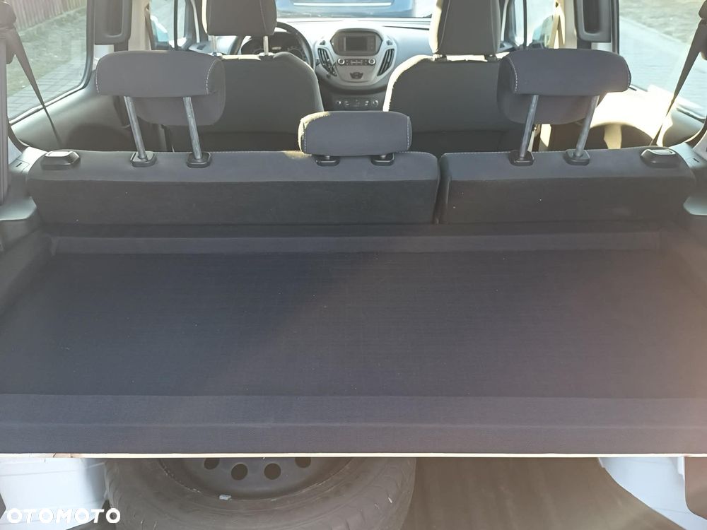 Ford Transit Courier - 10