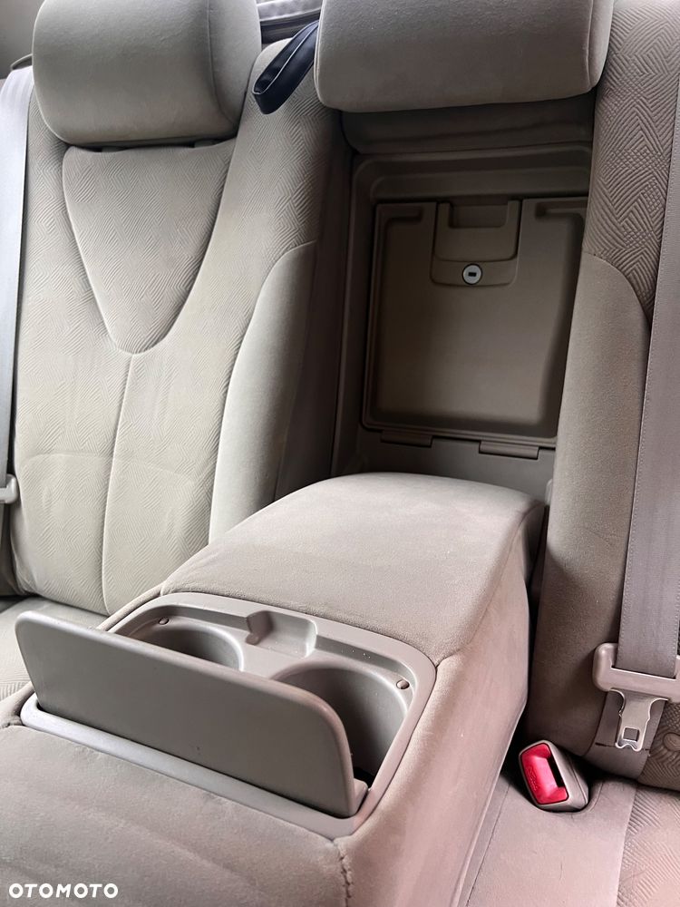 Toyota Camry - 2