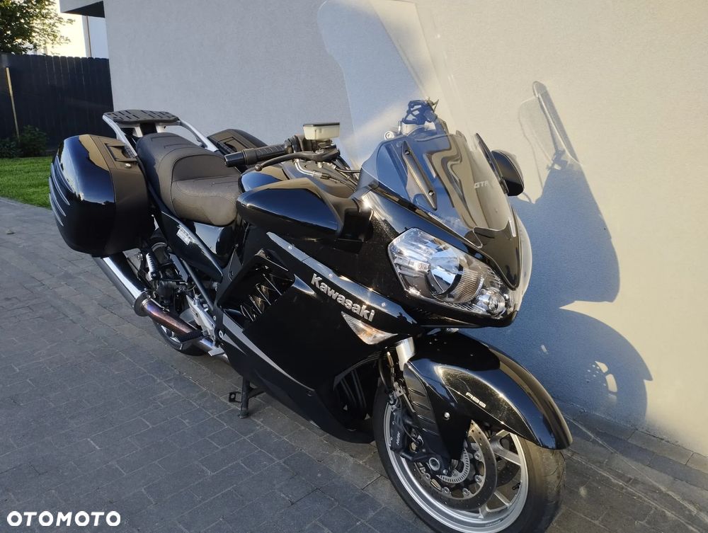 Kawasaki GTR - 4