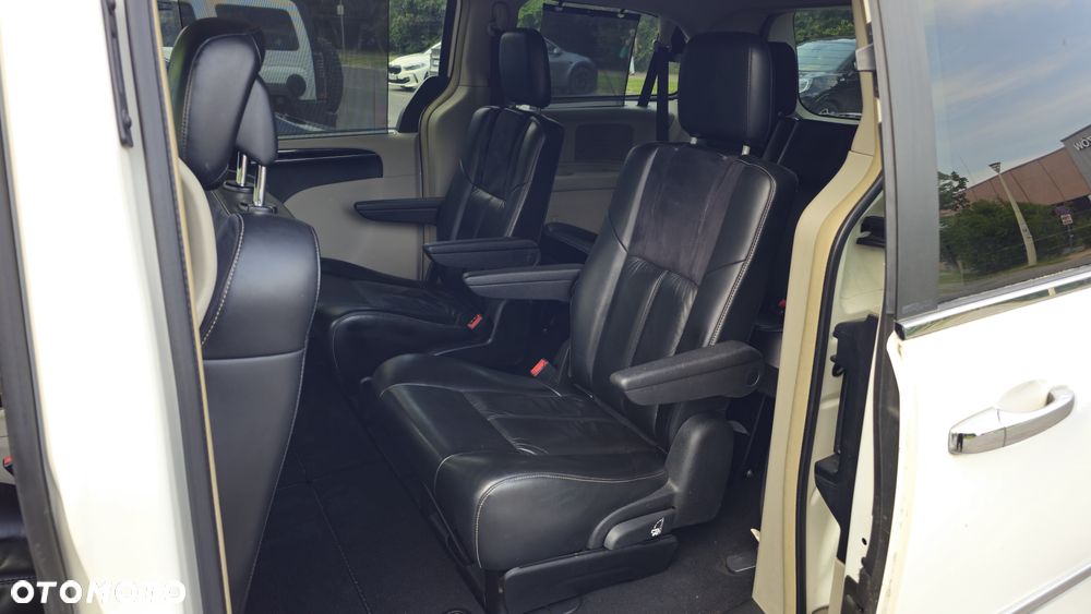 Chrysler Town & Country 3.6 Limited - 15
