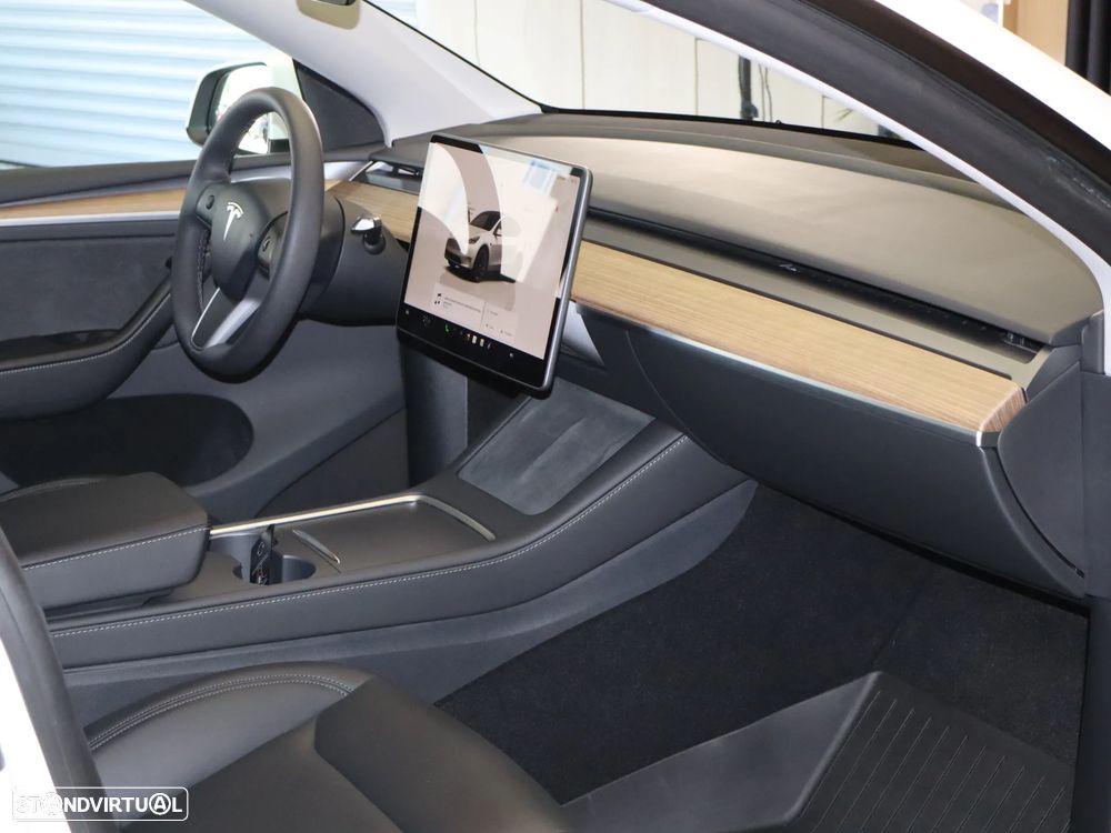 Tesla Model Y Long Range Dual Motor AWD - 17