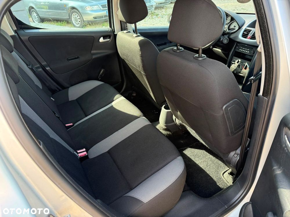 Peugeot 207 - 8