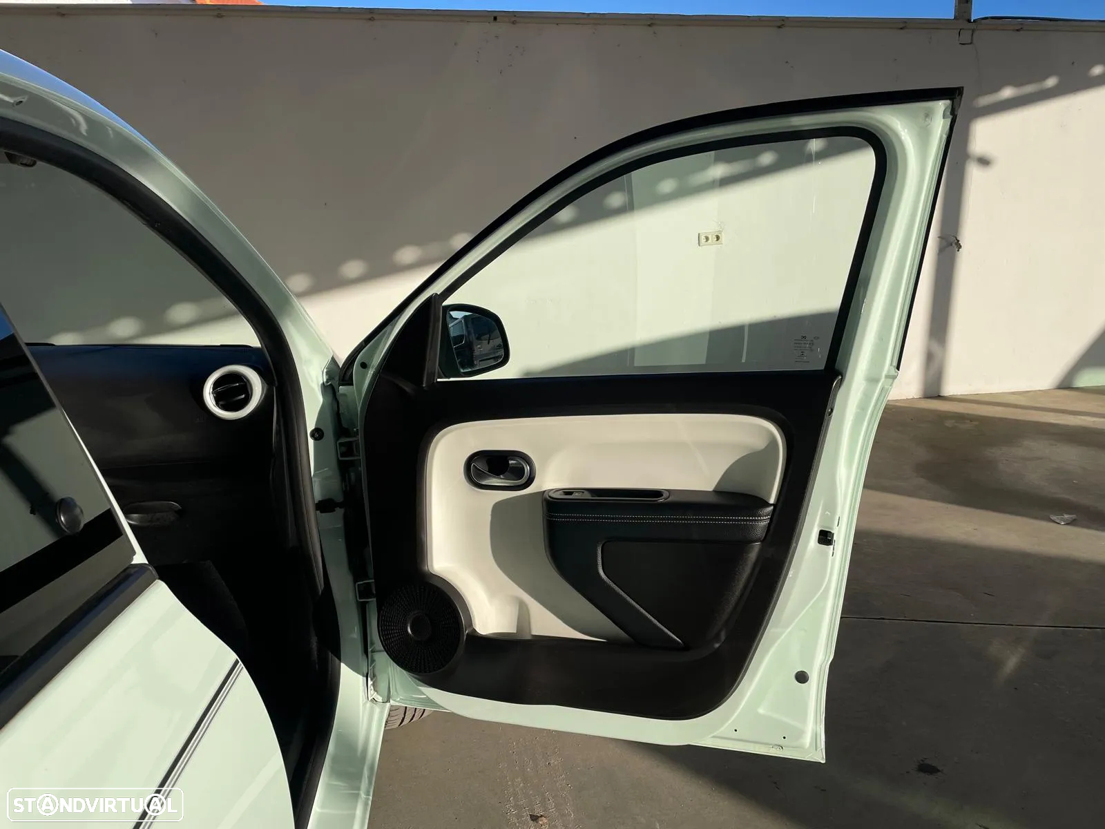 Renault Twingo TCE 90 EDC INTENS - 28
