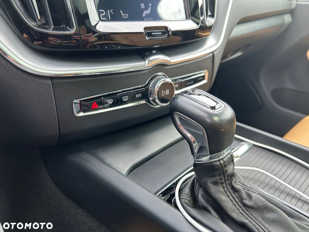 Volvo XC 60 T5 AWD Geartronic Momentum - 29