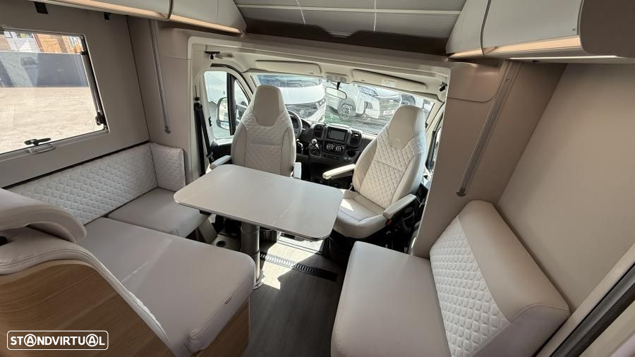 Adria Matrix 670 SC cama central e basculante - 13