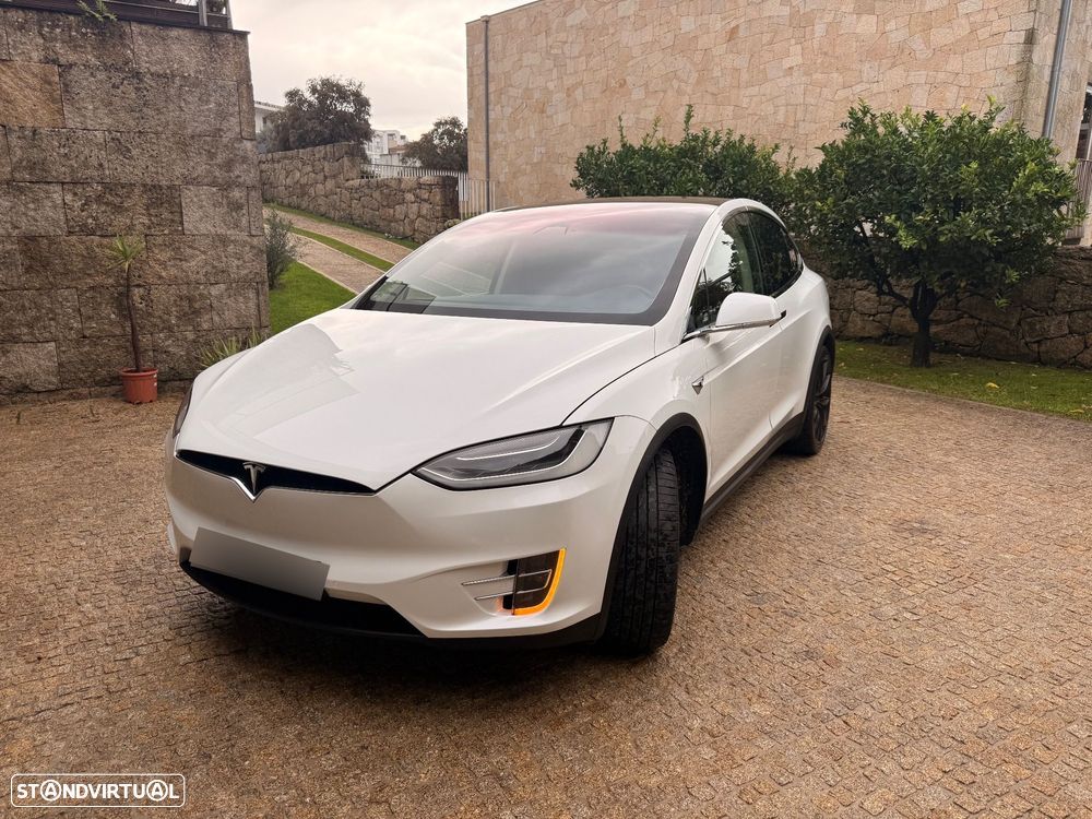 Tesla Model X - 1