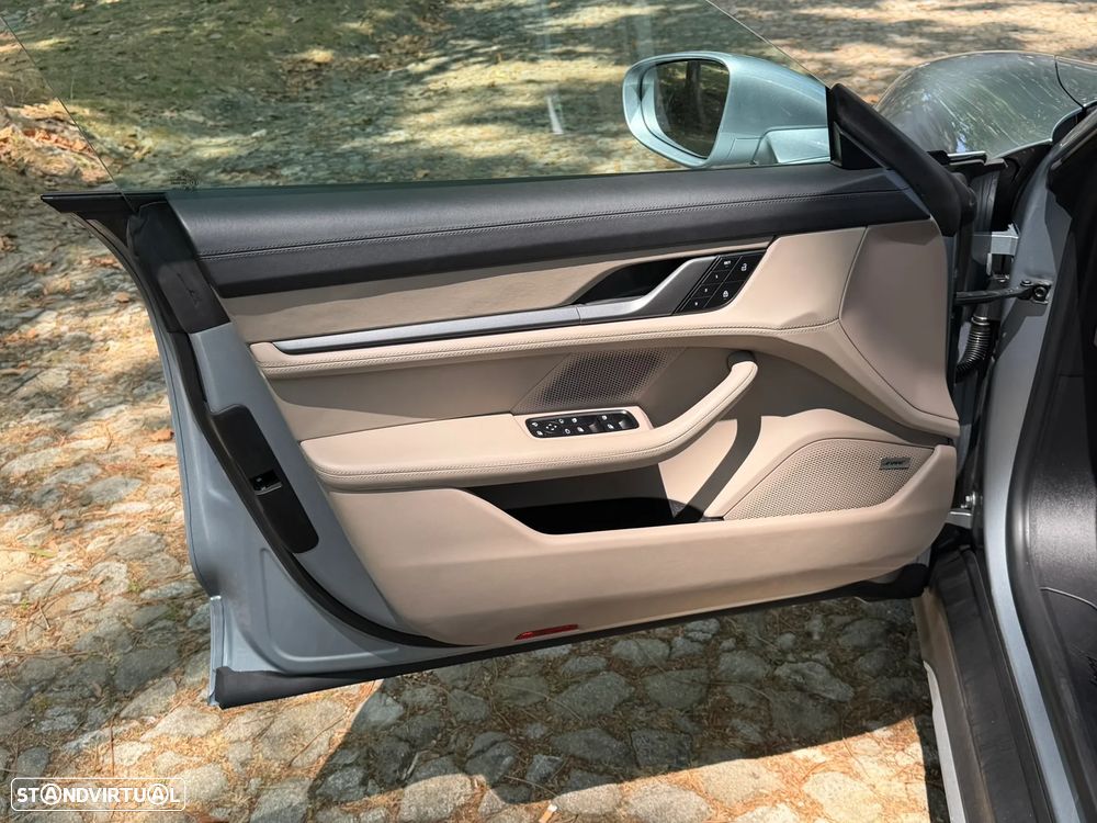 Porsche Taycan Cross Turismo 4 - 21