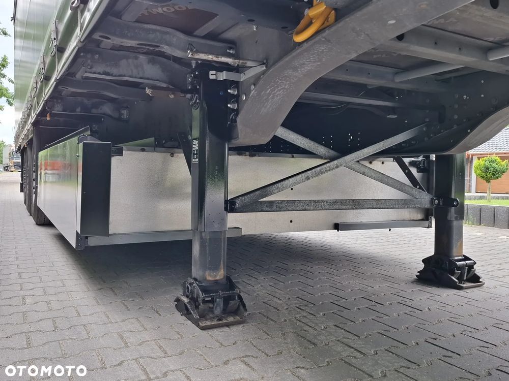 Schmitz Cargobull SCB - 16
