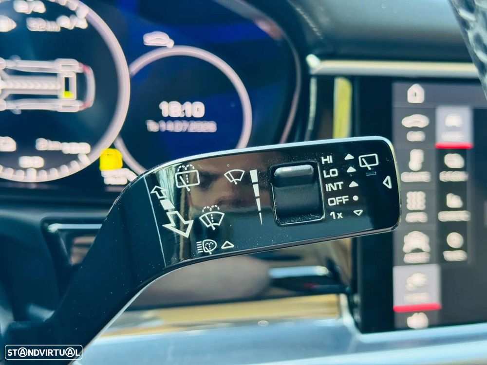 Porsche Panamera Sport Turismo 4 E-Hybrid - 36