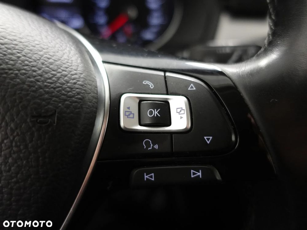 Volkswagen Passat - 37