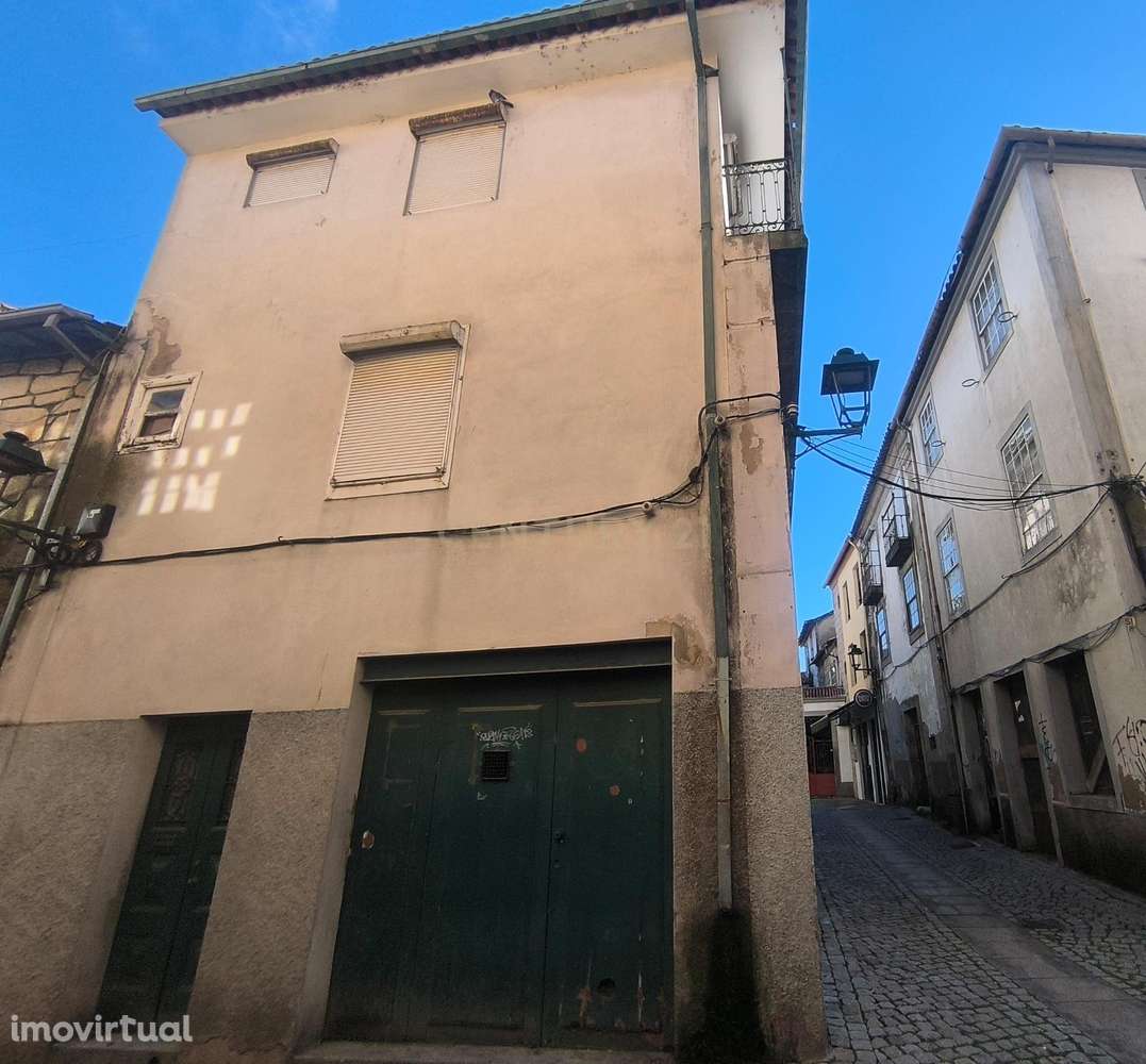 Prédio para reabilitação no centro histórico de Chaves - Grande imagem: 3/43