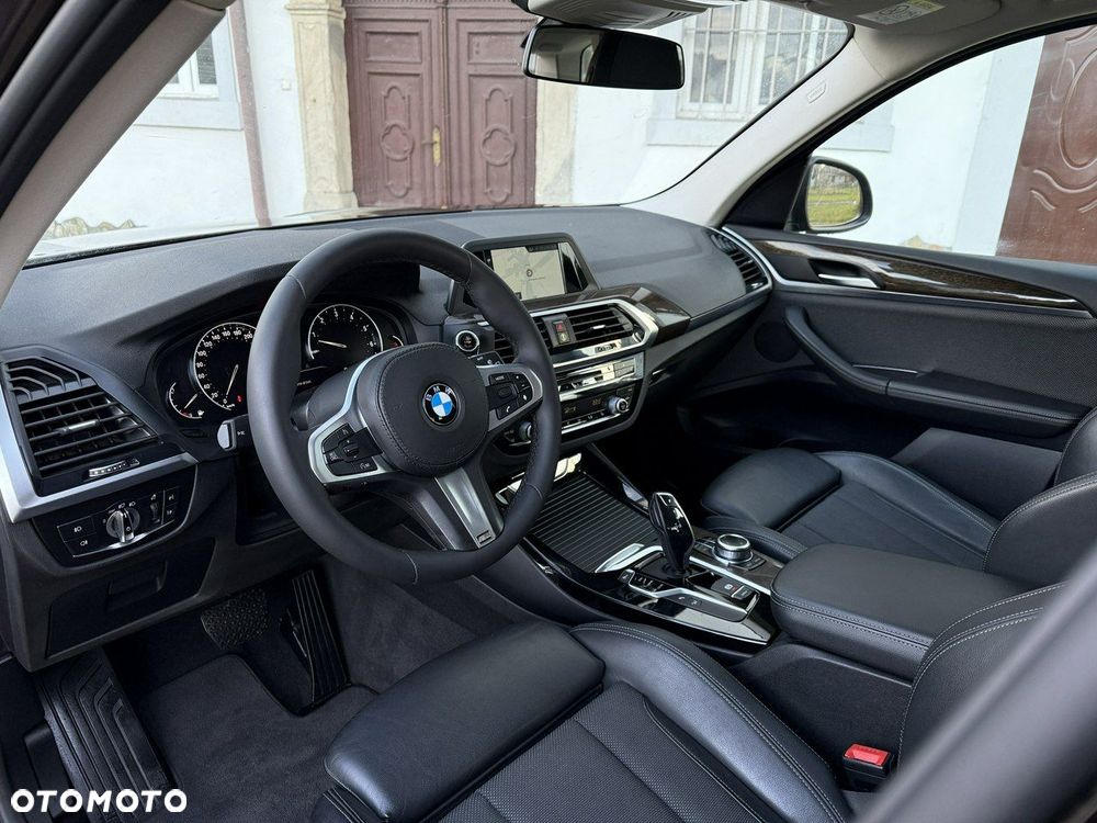 BMW X3 xDrive20i Advantage - 5