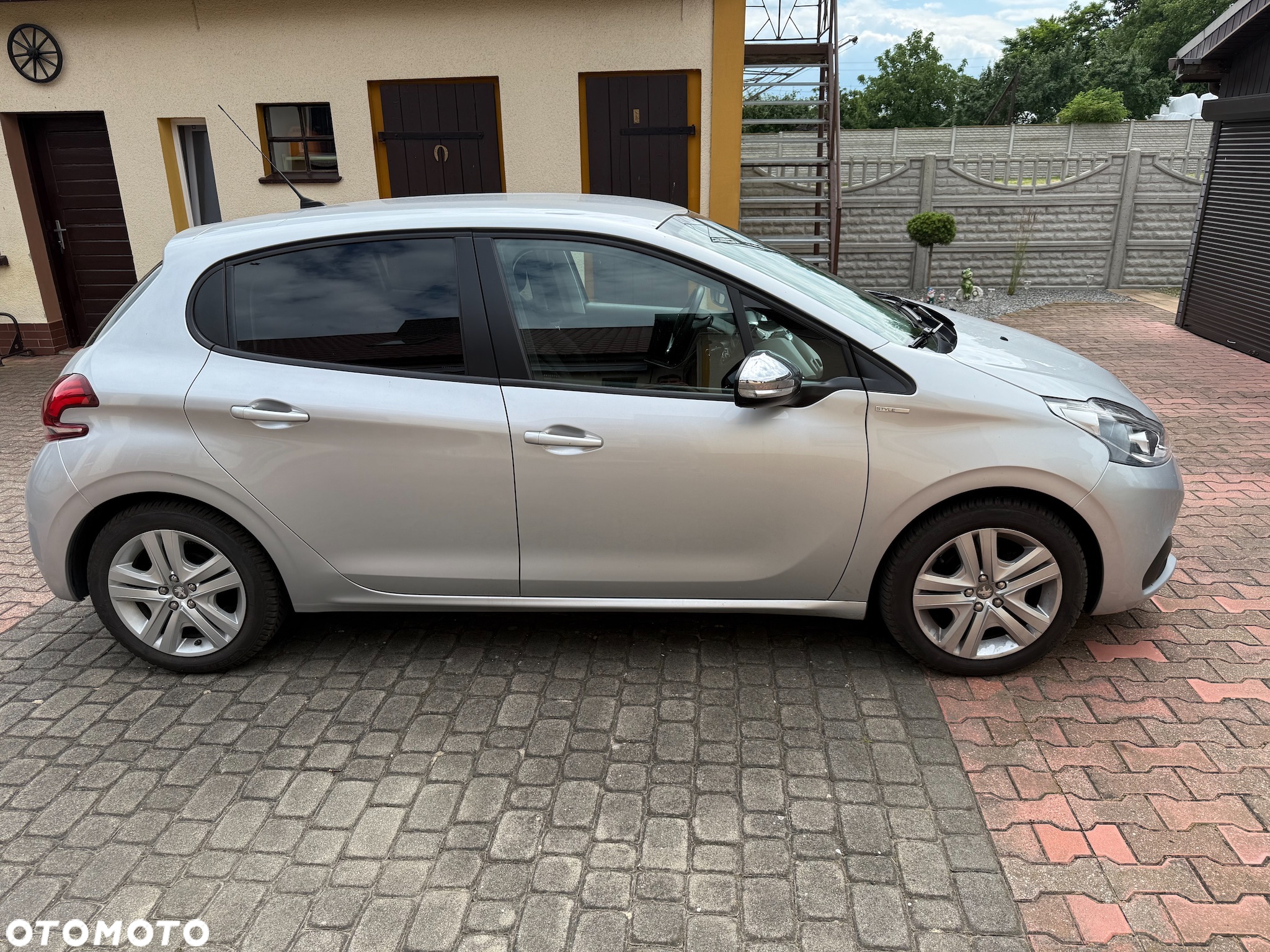 Peugeot 208 - 6