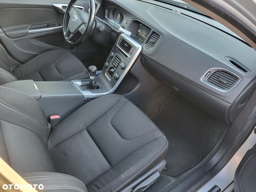 Volvo V60 D2 Edition - 13