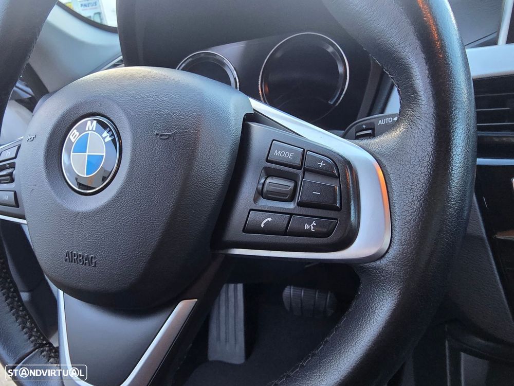 BMW X1 16 d sDrive Auto Line Sport - 30