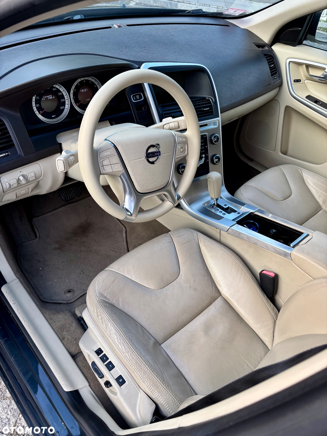 Volvo XC 60 3.2 AWD Momentum - 5