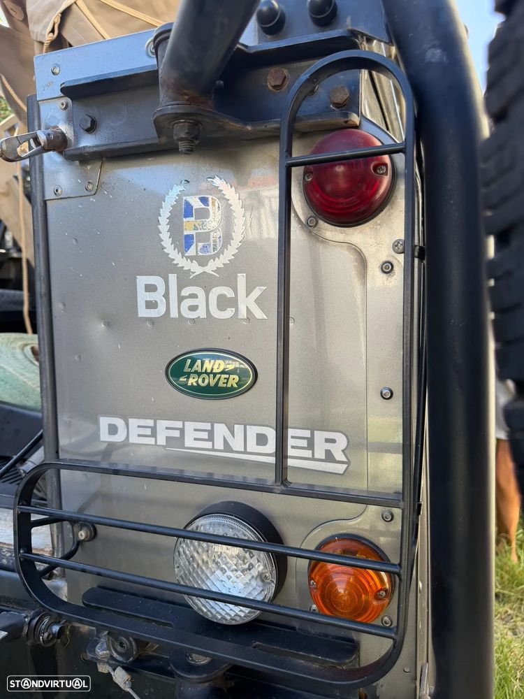 Land Rover Defender - 13