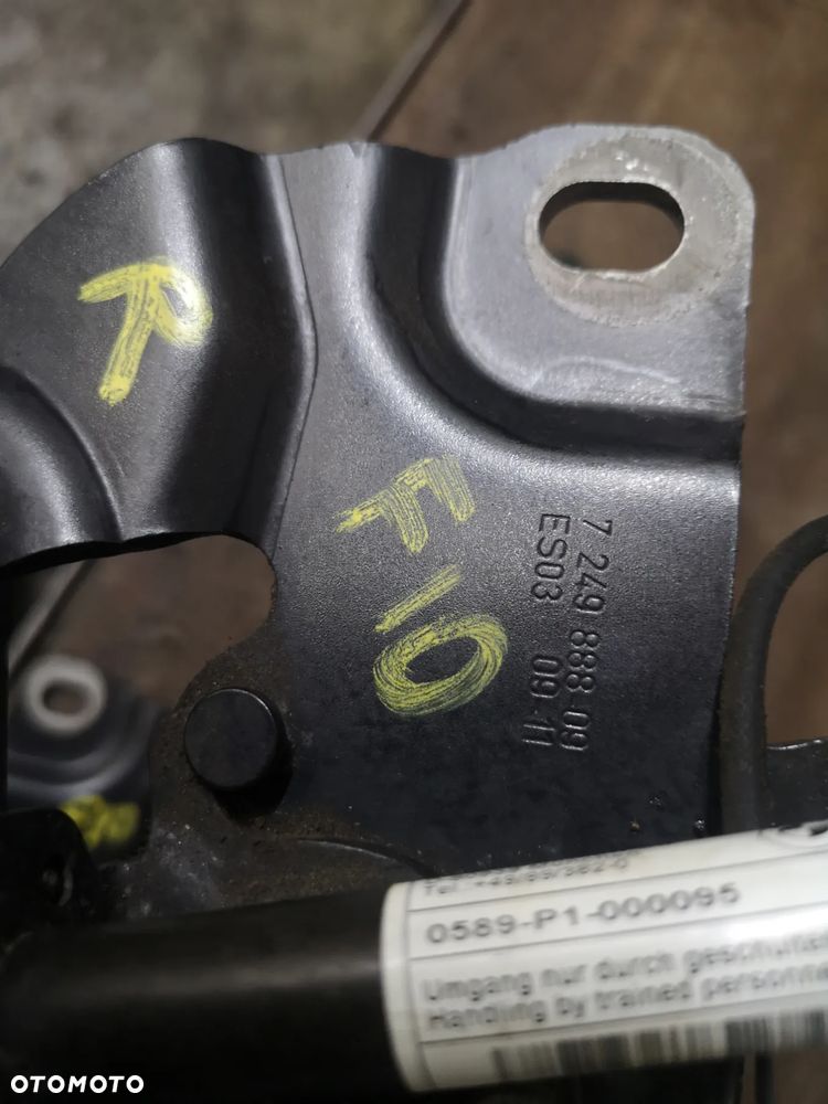 ZAWIAS NABÓJ MASKI POKRYWY SILNIKA PRAWY LEWY BMW 5 F10 F11 7263056 7263055 - 4