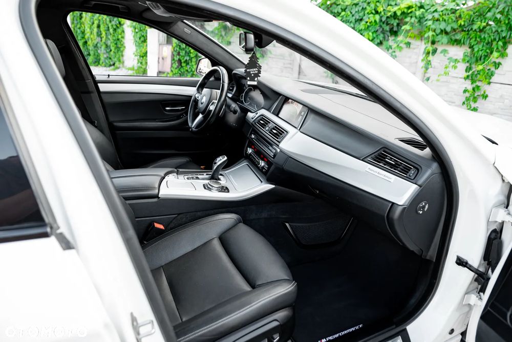 BMW Seria 5 M550d xDrive Sport-Aut - 25