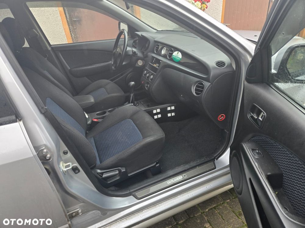 Mitsubishi Outlander - 8